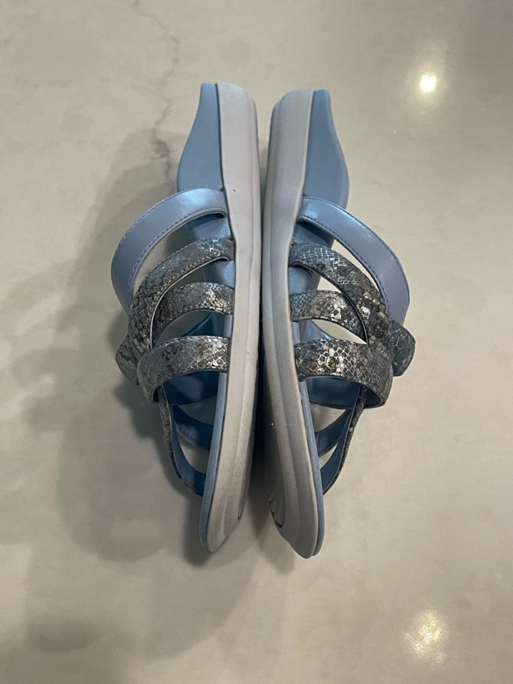 Vionic Dava Boa light blue snakeskin cross strap side sandal - Picture 7 of 8